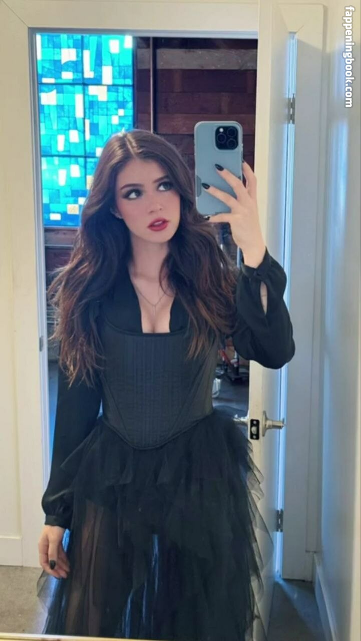 Chrissy Costanza Onlyfans Nude Leaked Photos photo leak 20 of 49