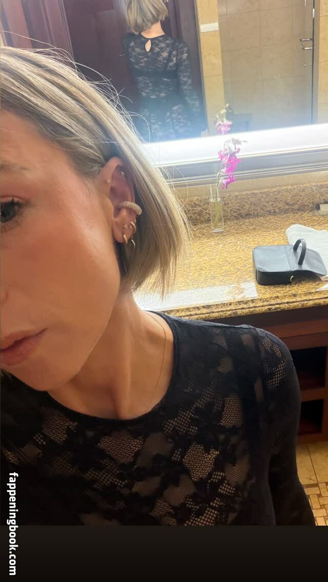 Iliza Shlesinger Onlyfans Nude Leaked Photos photo leak 1 of 50
