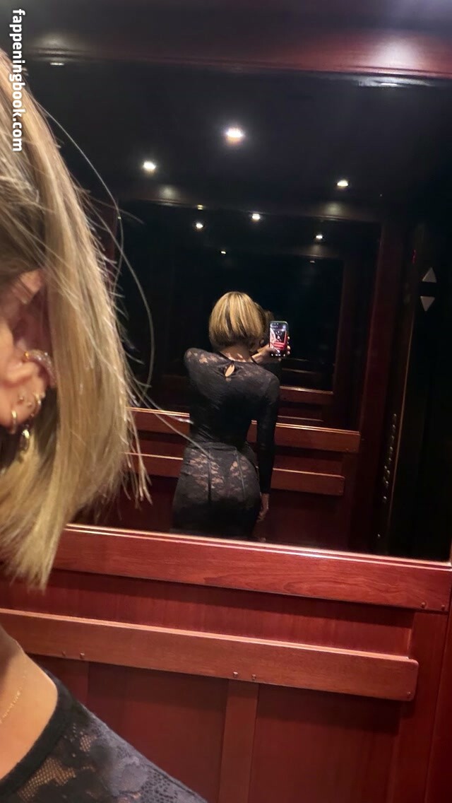 Iliza Shlesinger Onlyfans Nude Leaked Photos photo leak 7 of 50