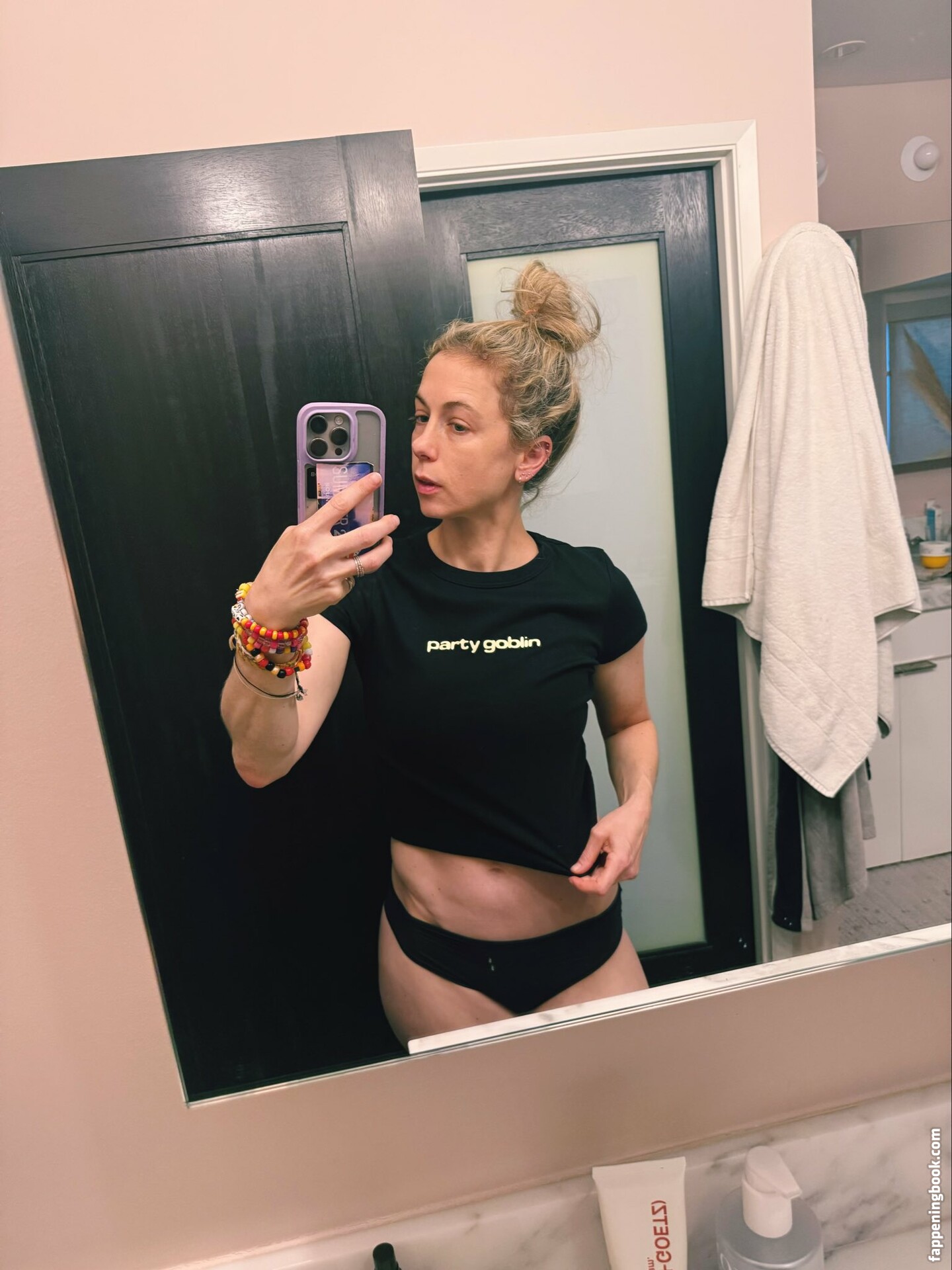 Iliza Shlesinger Onlyfans Nude Leaked Photos photo leak 13 of 50