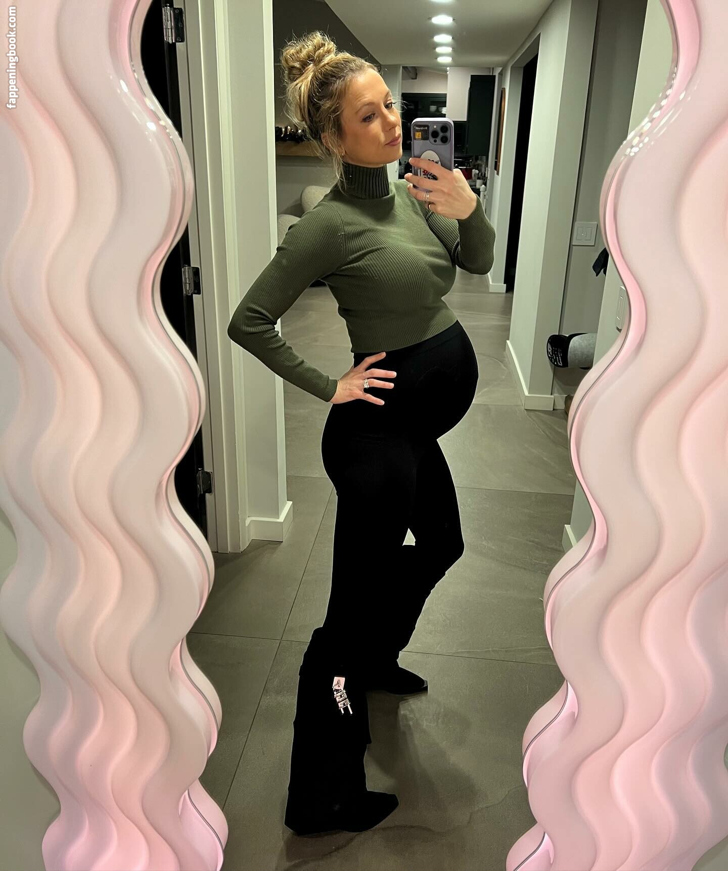 Iliza Shlesinger Onlyfans Nude Leaked Photos photo leak 22 of 50