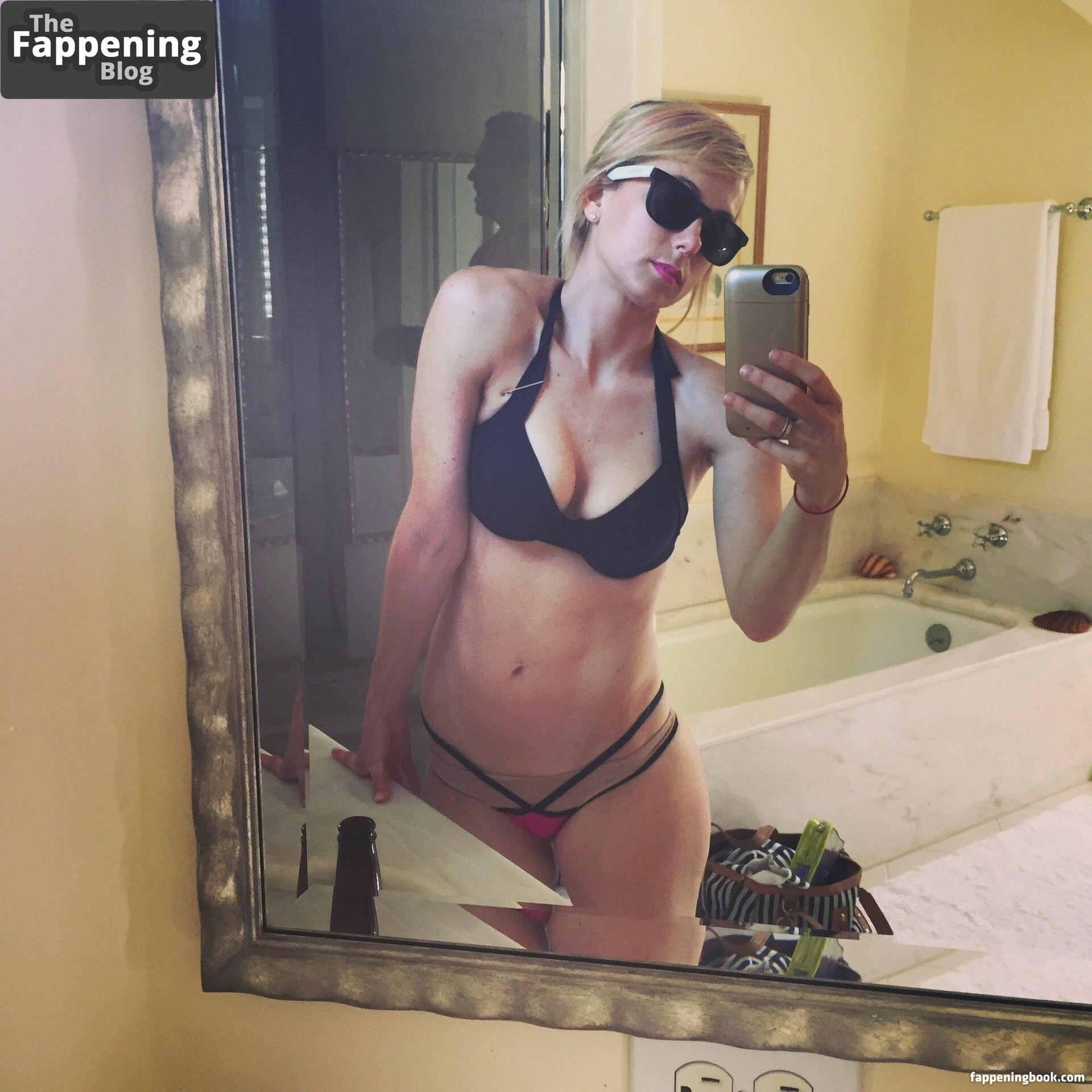 Iliza Shlesinger Onlyfans Nude Leaked Photos photo leak 44 of 50