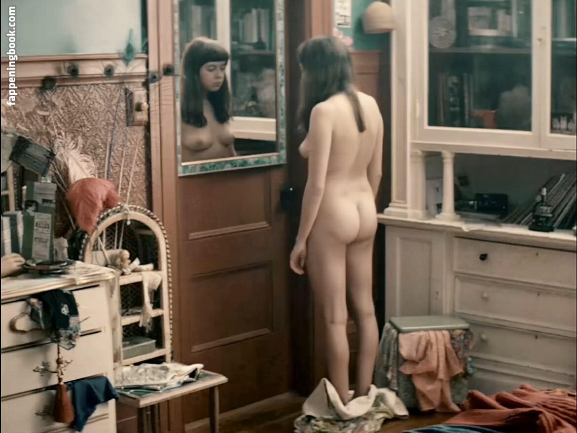 Bel Powley Onlyfans Nude Leaked Photos photo leak 24 of 49