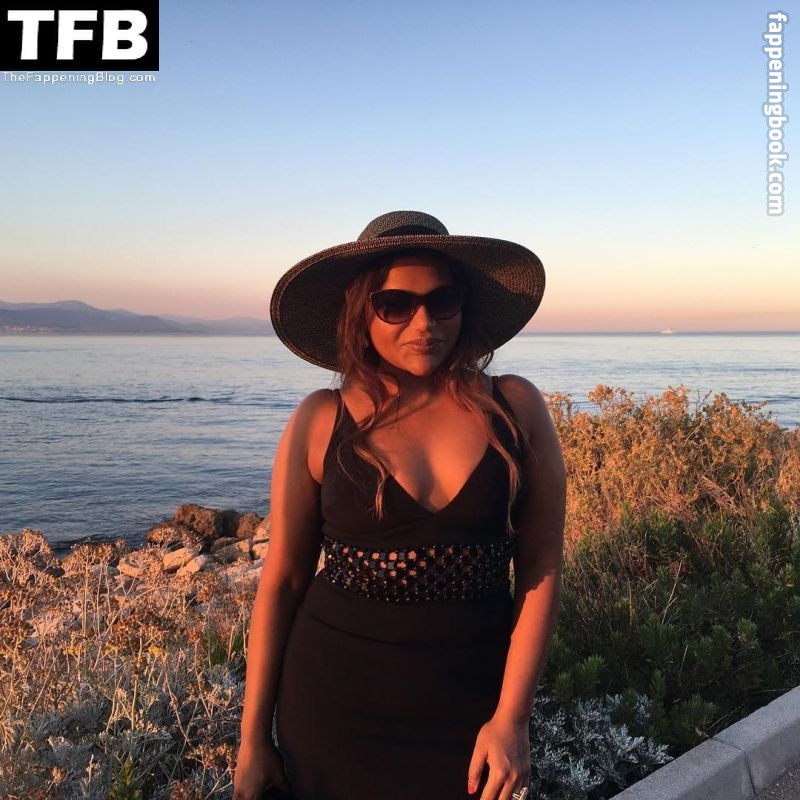 Mindy Kaling Onlyfans Nude Leaked Photos photo leak 32 of 50