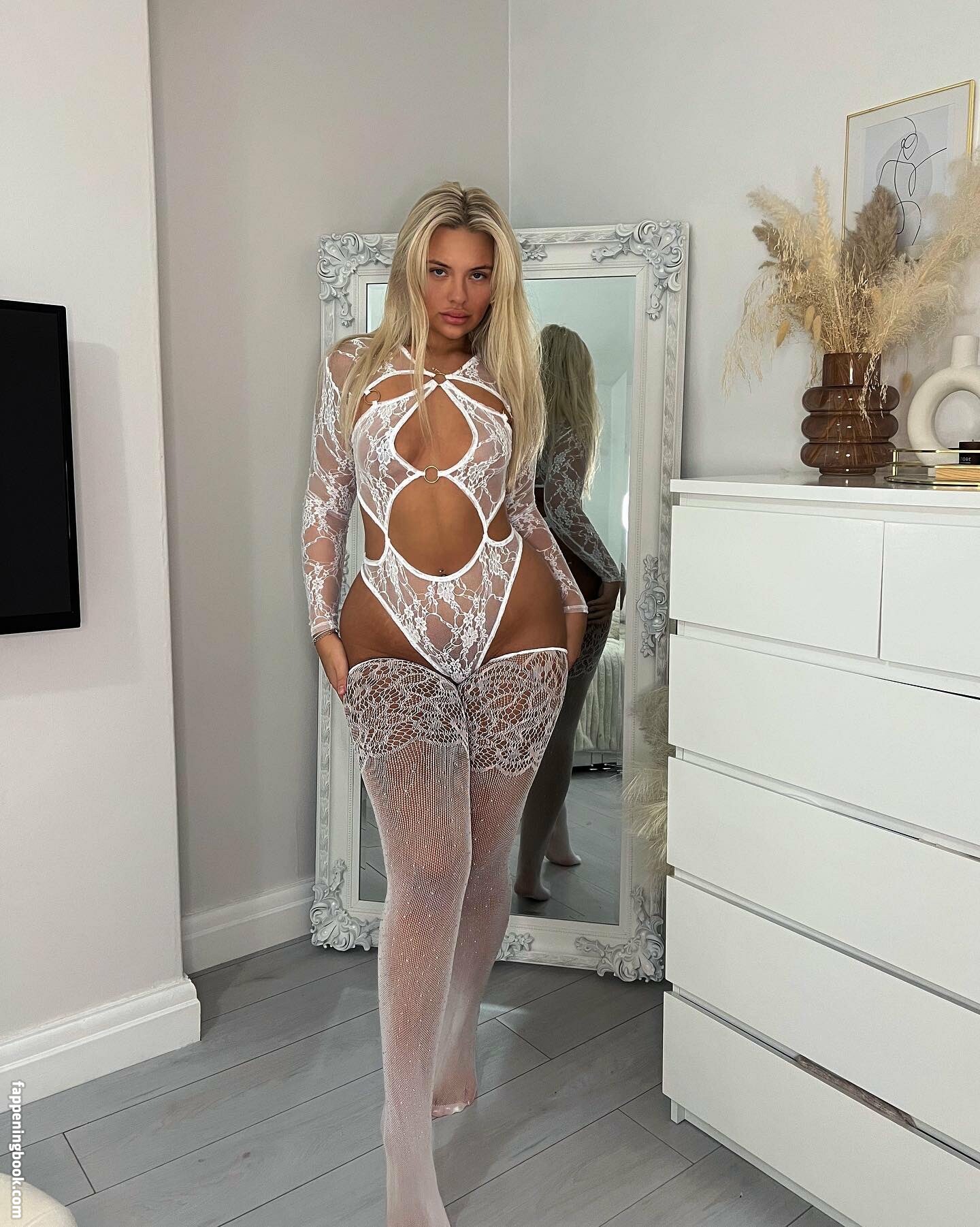 Hollyhenson Onlyfans Nude Leaked Photos photo leak 6 of 7 Hollyhenson Onlyfans Nude Leaked Photos photo leak 6 of 7