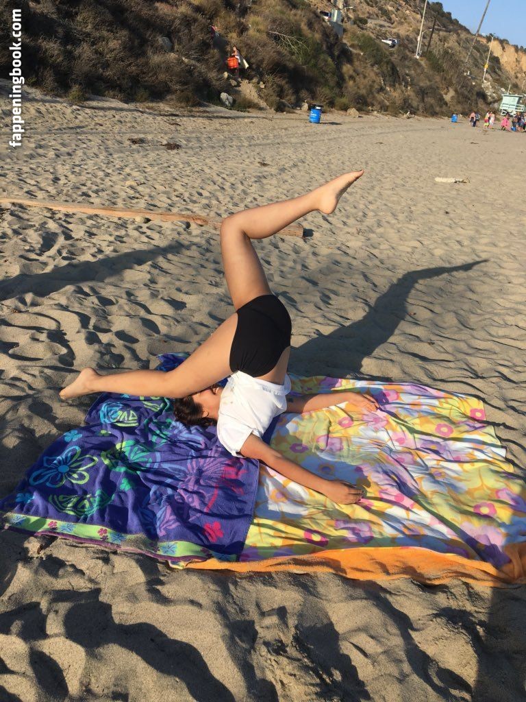 Ariela Barer Onlyfans Nude Leaked Photos photo leak 18 of 49