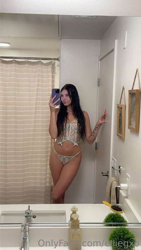 ellie.vandeel | elliegxo OnlyFans Nude Leaks photo leak 229 of 327