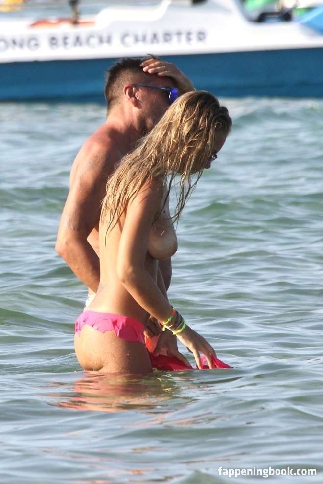 Laura Cremaschi Onlyfans Nude Leaked Photos photo leak 12 of 36
