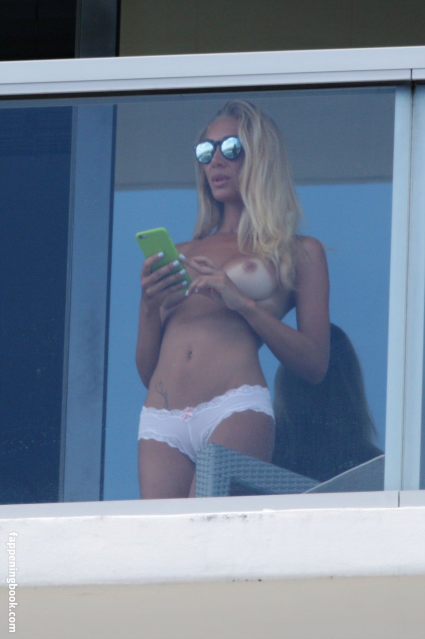 Laura Cremaschi Onlyfans Nude Leaked Photos photo leak 15 of 36
