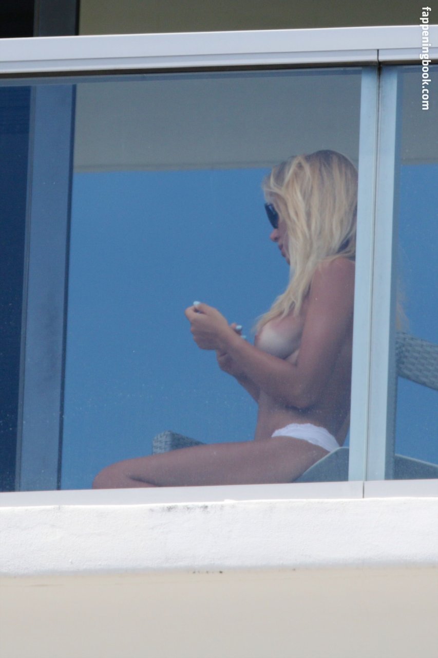 Laura Cremaschi Onlyfans Nude Leaked Photos photo leak 19 of 36