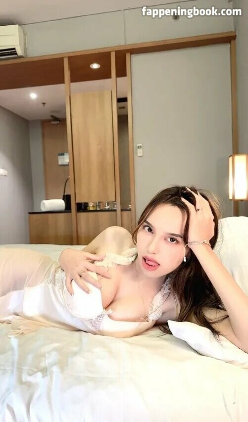 emmavllryn Onlyfans Nude Leaked Photos photo leak 9 of 49