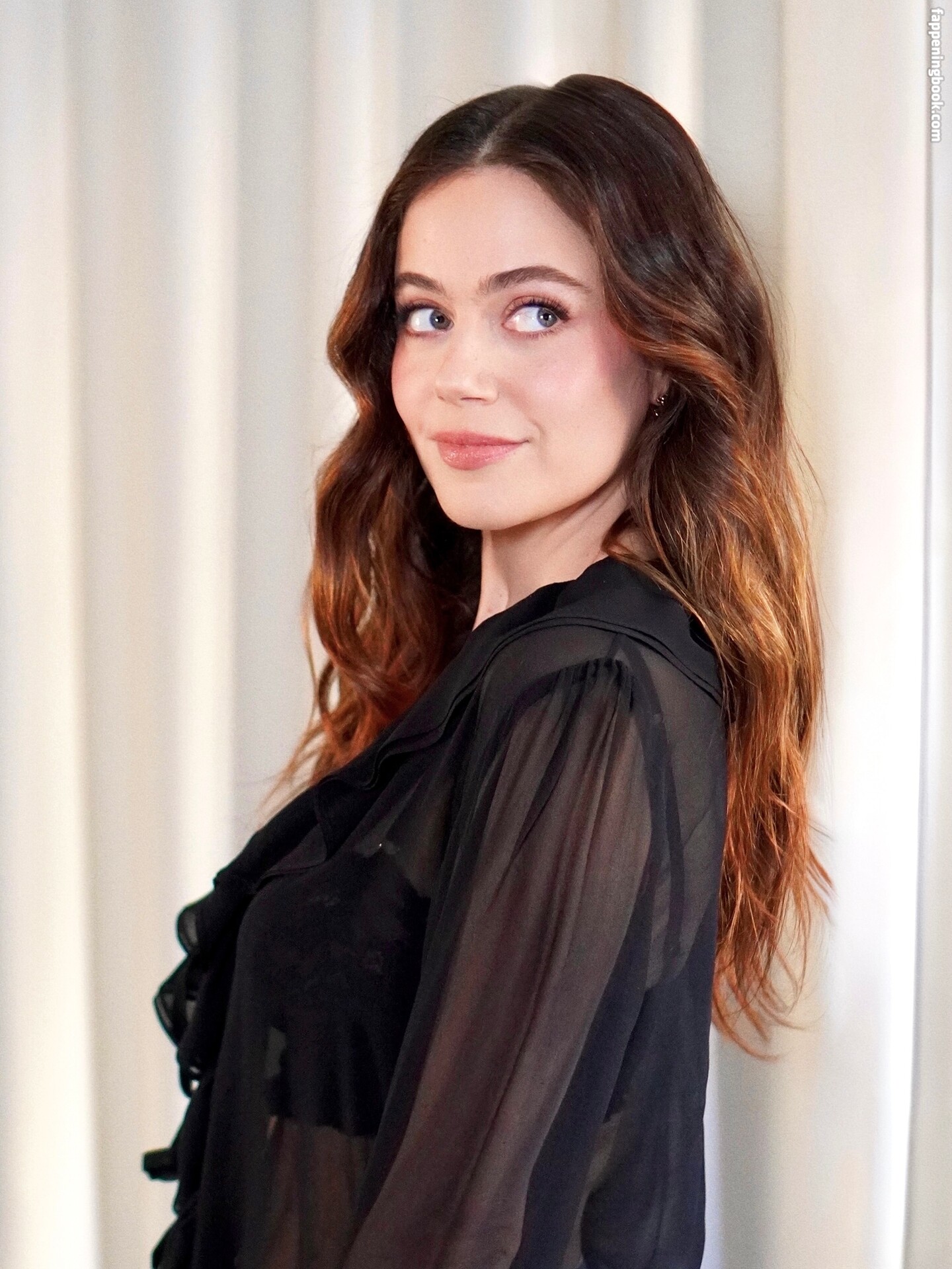 Molly Gordon Onlyfans Nude Leaked Photos photo leak 13 of 46