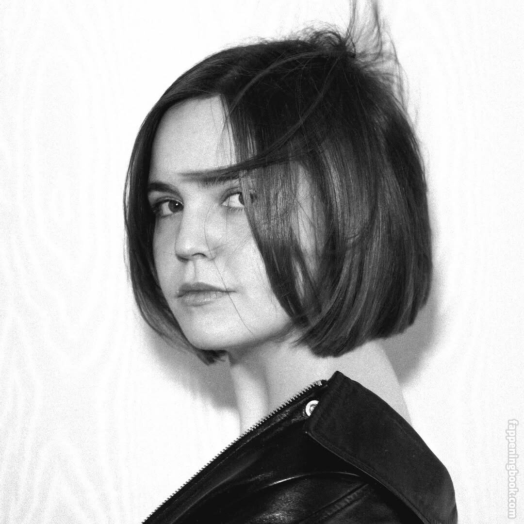 Bailee Madison Onlyfans Nude Leaked Photos photo leak 2 of 49
