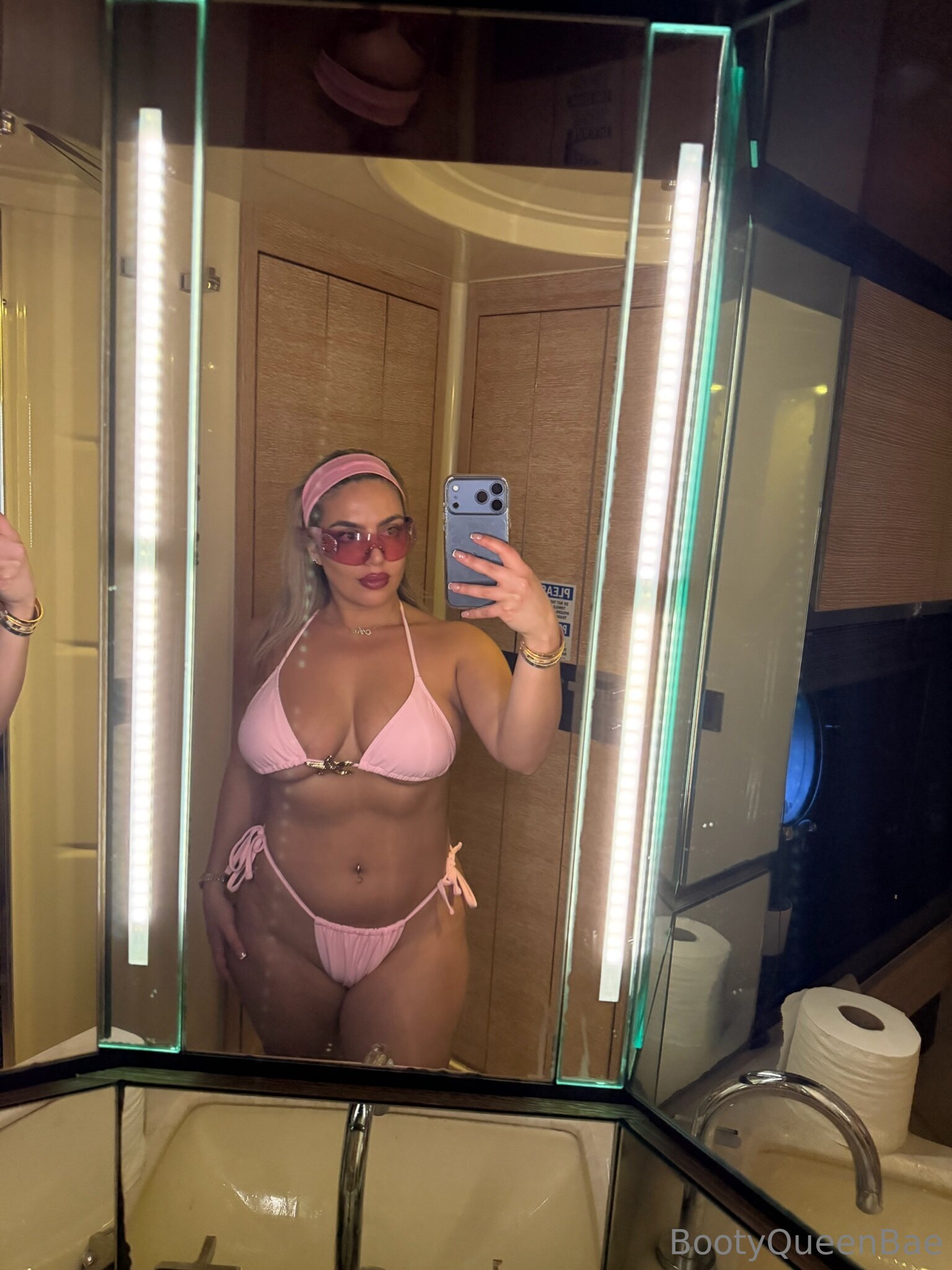 Araqueenbae OnlyFans Nude Leaks photo leak 3 of 60