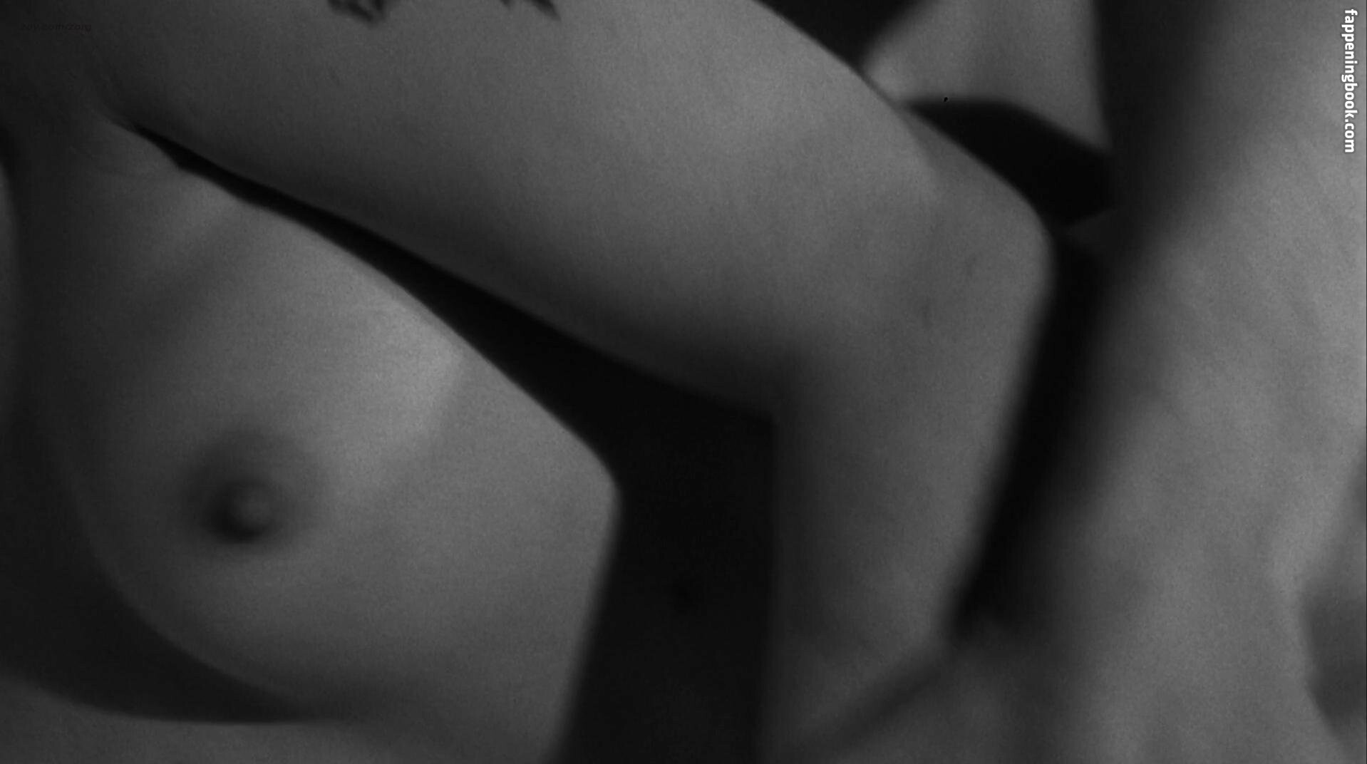 Fairuza Balk Onlyfans Nude Leaked Photos photo leak 13 of 49