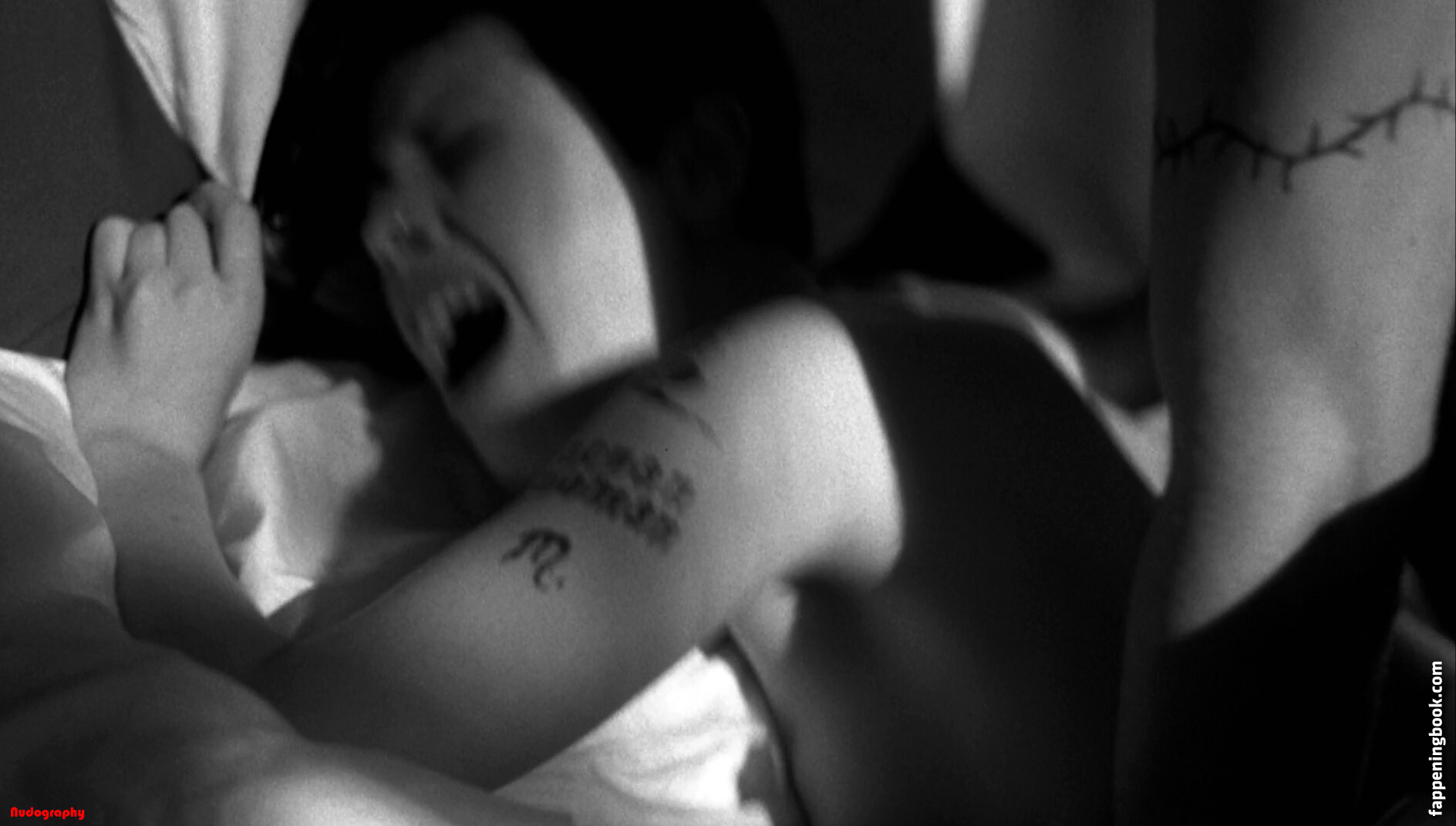 Fairuza Balk Onlyfans Nude Leaked Photos photo leak 17 of 49