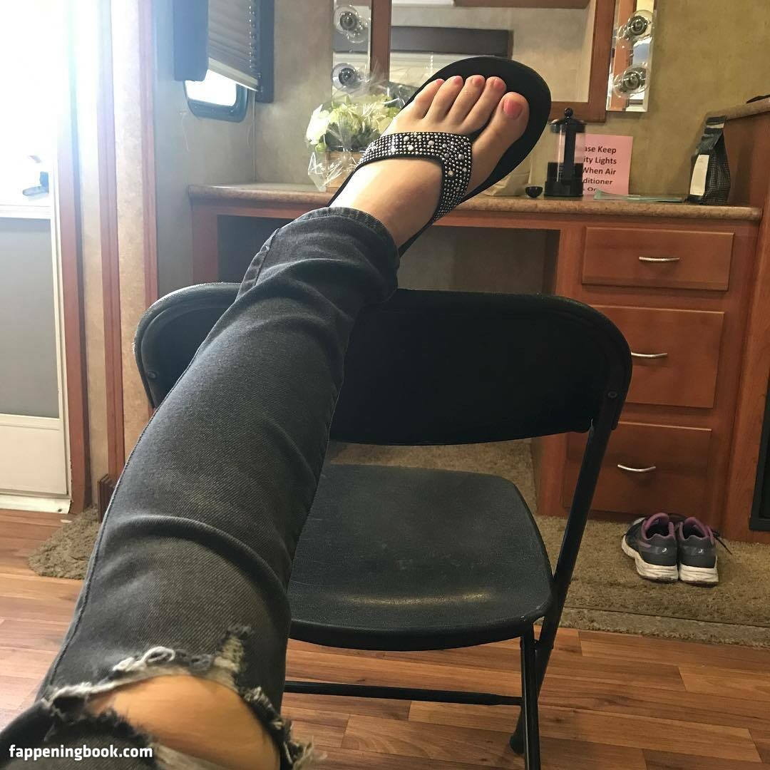 Jane Levy Onlyfans Nude Leaked Photos photo leak 6 of 49