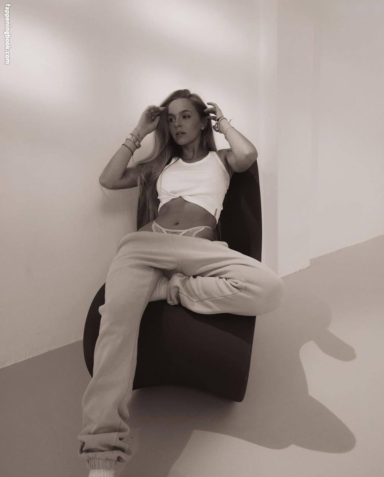 Lies Zhara Onlyfans Nude Leaked Photos photo leak 24 of 48