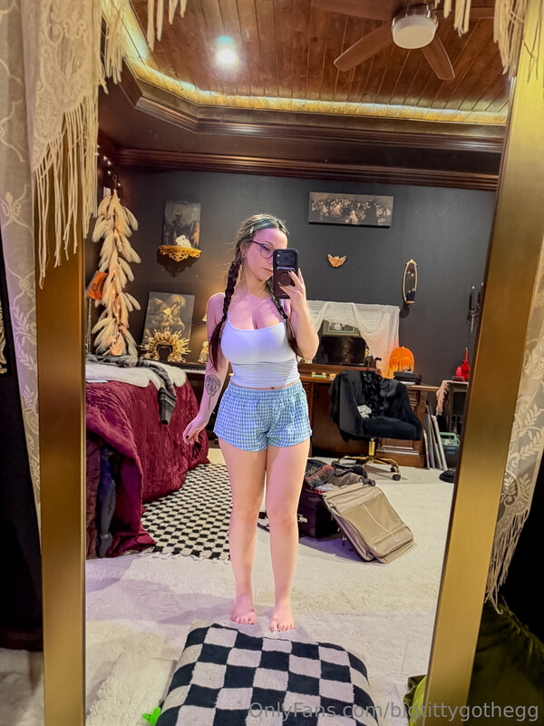 BigTittyGothEgg OnlyFans Nude Leaks photo leak 348 of 2039