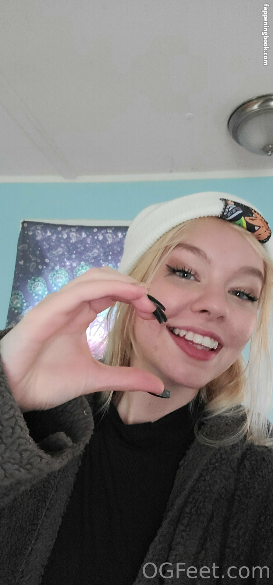 sativaskies Onlyfans Nude Leaked Photos photo leak 21 of 49