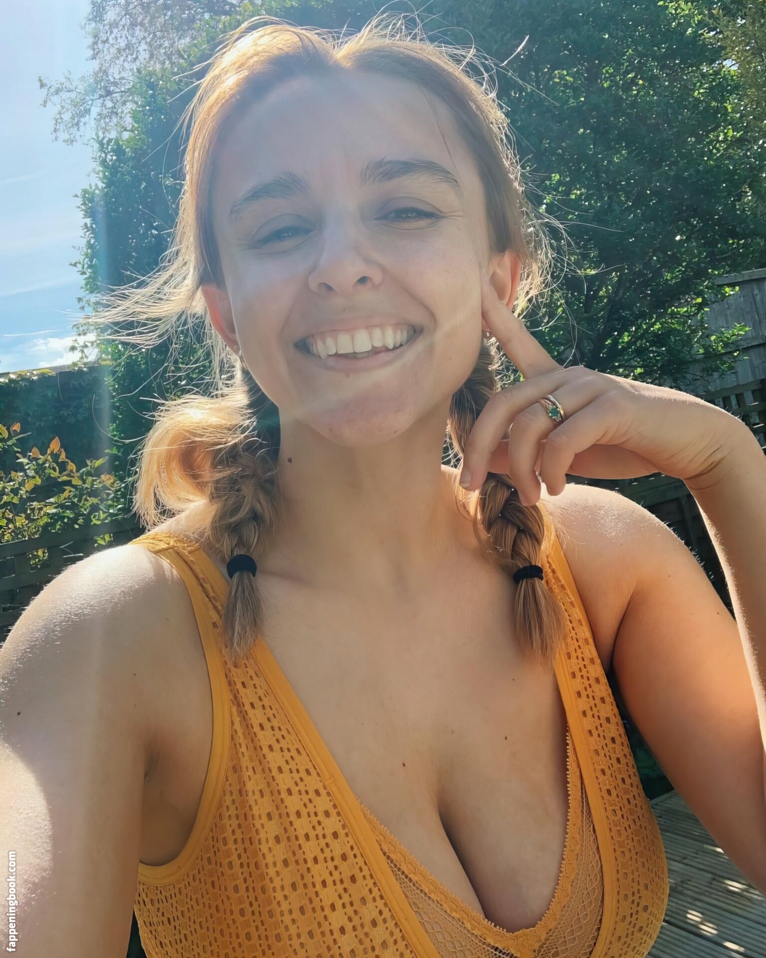 Hannah Witton Onlyfans Nude Leaked Photos photo leak 23 of 48