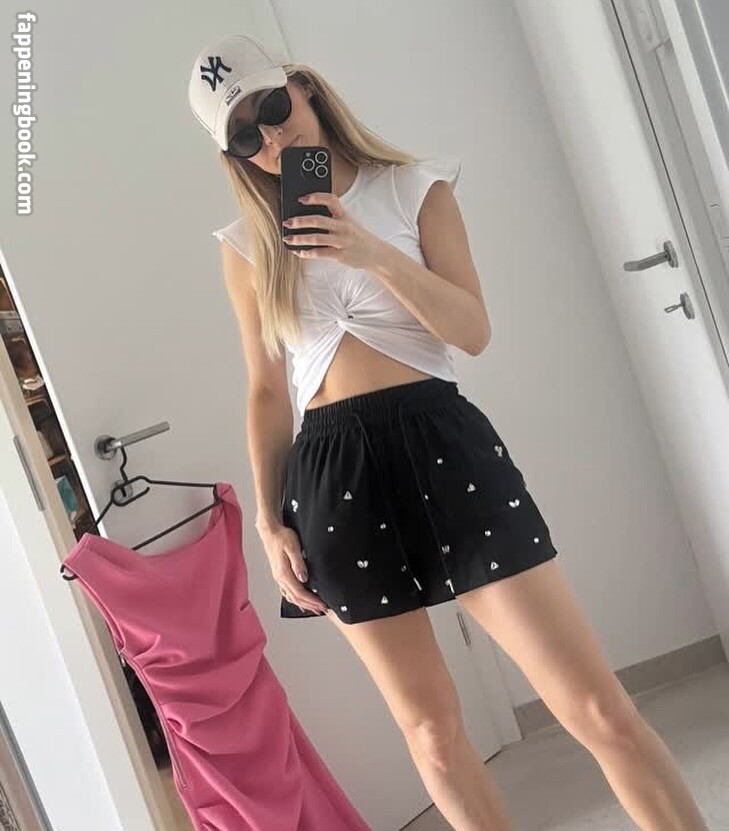 Melissa Naschenweng Onlyfans Nude Leaked Photos photo leak 30 of 49