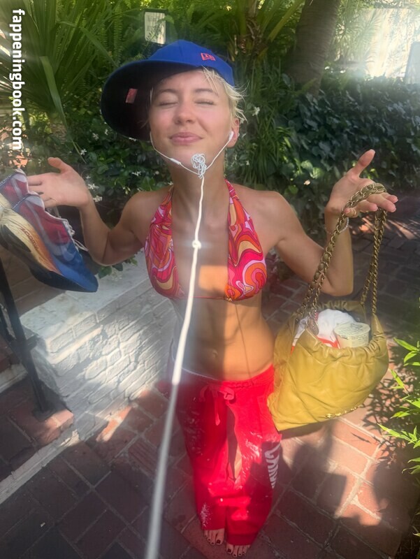 Iris Law Onlyfans Nude Leaked Photos photo leak 32 of 49