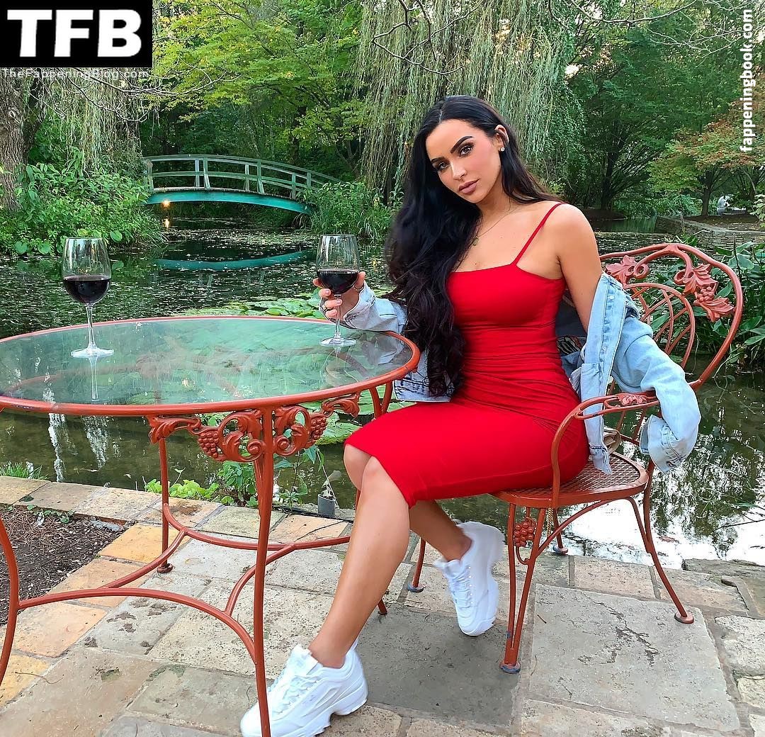 Carli Bybel Onlyfans Nude Leaked Photos photo leak 22 of 49