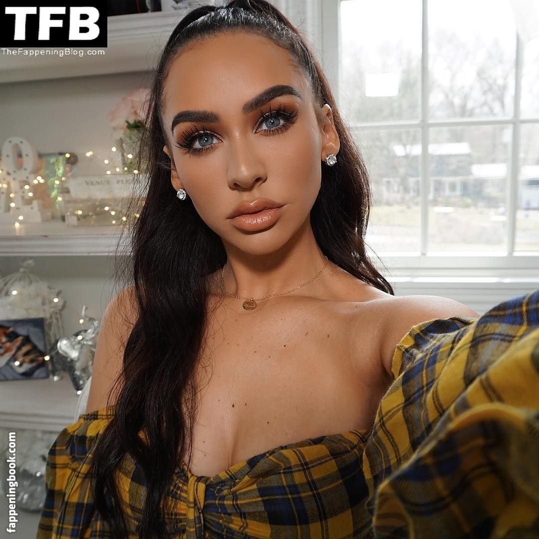 Carli Bybel Onlyfans Nude Leaked Photos photo leak 41 of 49