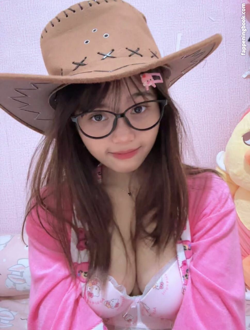 Riska Saputri Onlyfans Nude Leaked Photos photo leak 20 of 32