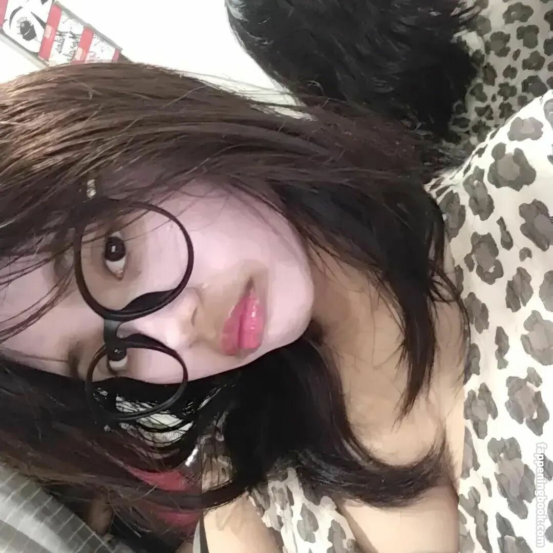 Riska Saputri Onlyfans Nude Leaked Photos photo leak 28 of 32