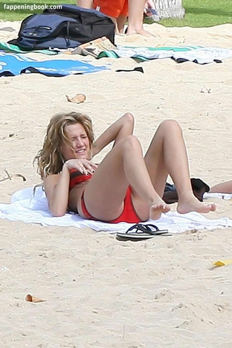 Ashlee Simpson Onlyfans Nude Leaked Photos photo leak 12 of 49