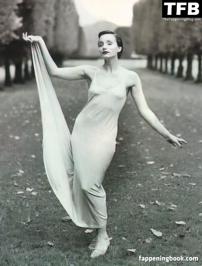 Kristin Scott Thomas Onlyfans Nude Leaked Photos photo leak 4 of 50
