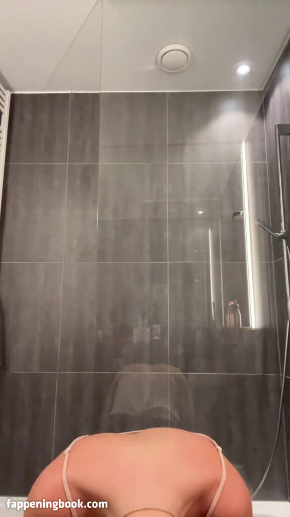 Holly Taylor Onlyfans Nude Leaked Photos photo leak 19 of 45