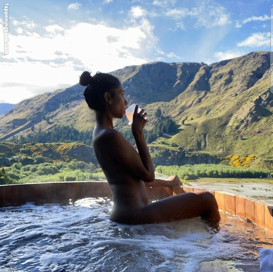 Venorika Onlyfans Nude Leaked Photos photo leak 12 of 34