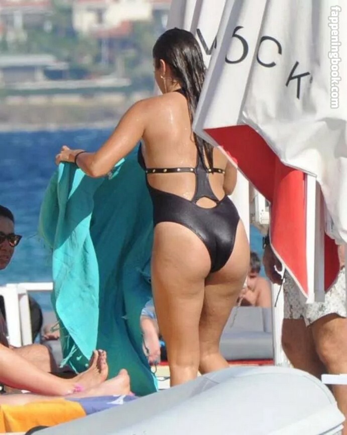 Hande Ercel Onlyfans Nude Leaked Photos photo leak 33 of 48