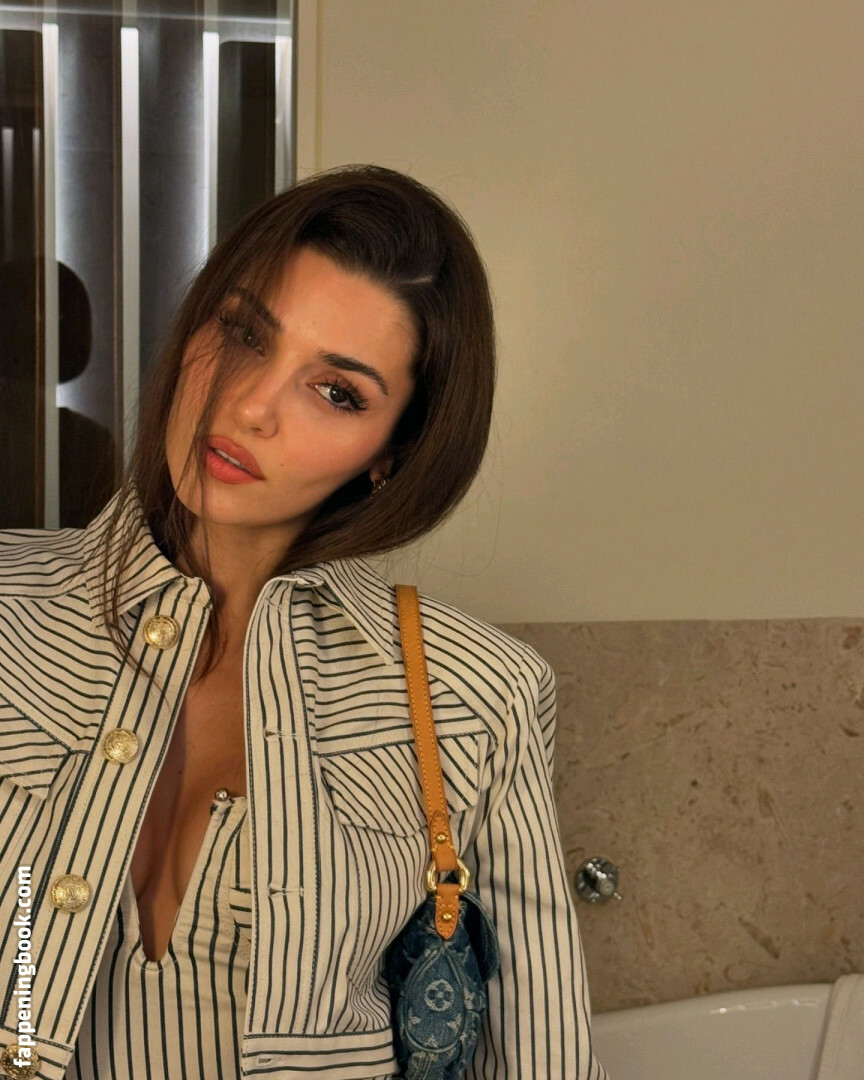 Hande Ercel Onlyfans Nude Leaked Photos photo leak 39 of 48