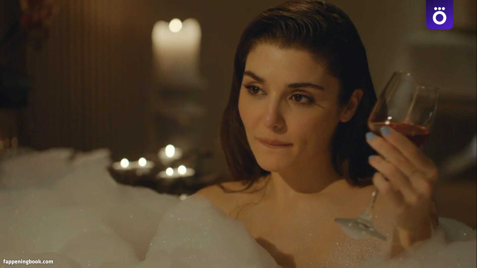 Hande Ercel Onlyfans Nude Leaked Photos photo leak 40 of 48