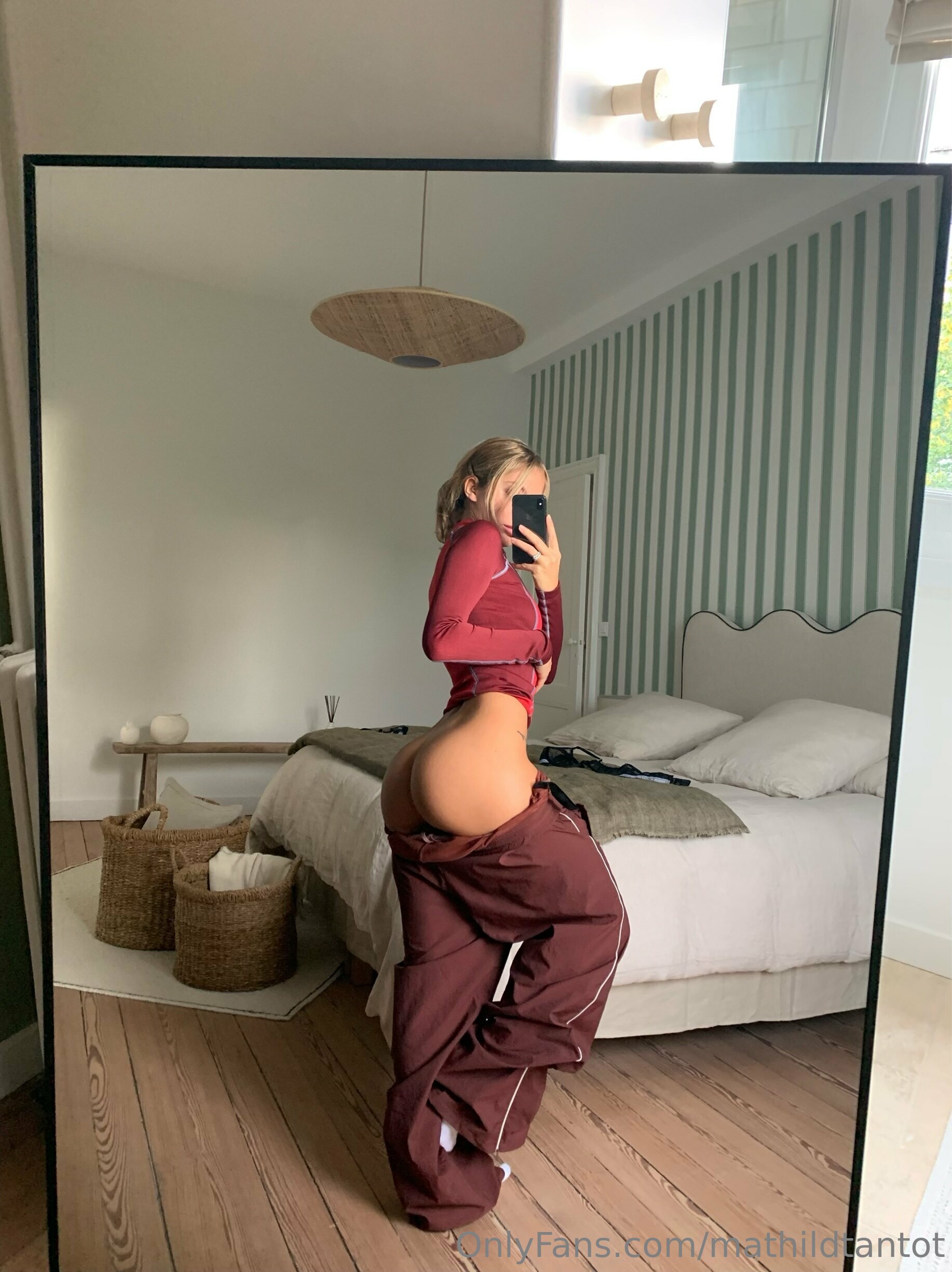 Tantot Twins - Pauline (@popstantot) & Mathilde (@mathildtantot) OnlyFans Nude Leaks photo leak 690 of 850