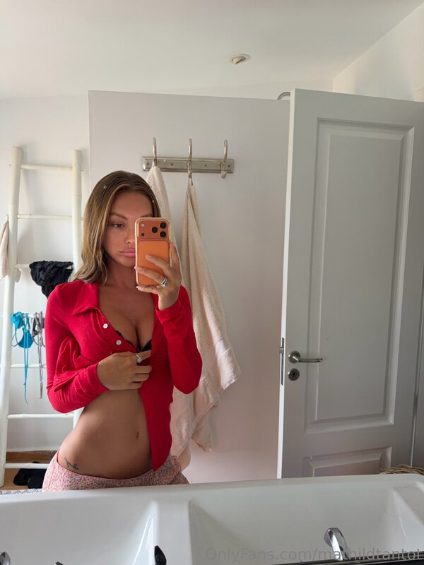 Tantot Twins - Pauline (@popstantot) & Mathilde (@mathildtantot) OnlyFans Nude Leaks photo leak 168 of 850
