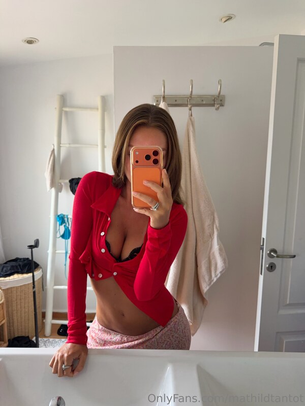 Tantot Twins - Pauline (@popstantot) & Mathilde (@mathildtantot) OnlyFans Nude Leaks photo leak 186 of 850