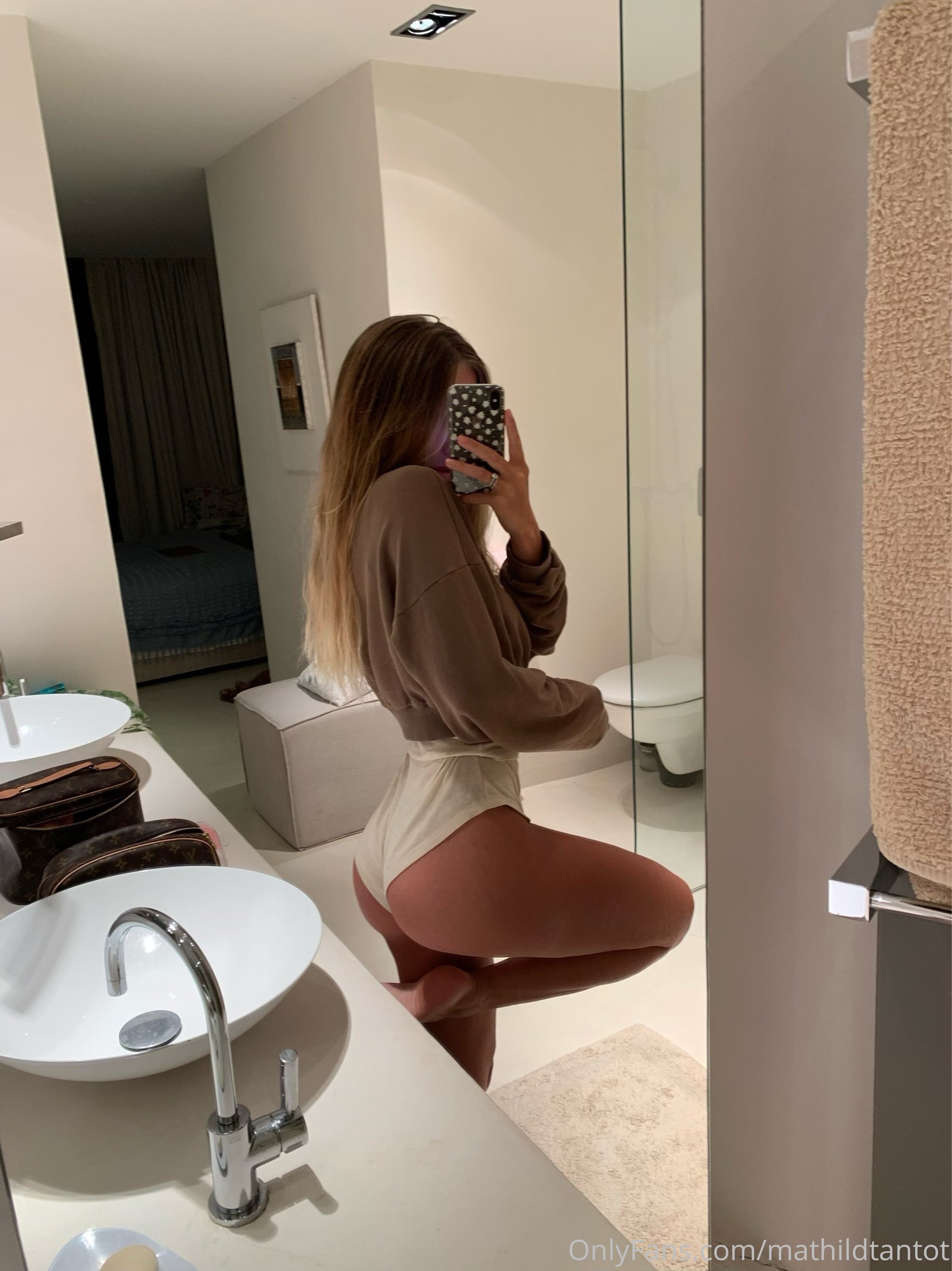 Tantot Twins - Pauline (@popstantot) & Mathilde (@mathildtantot) OnlyFans Nude Leaks photo leak 413 of 850
