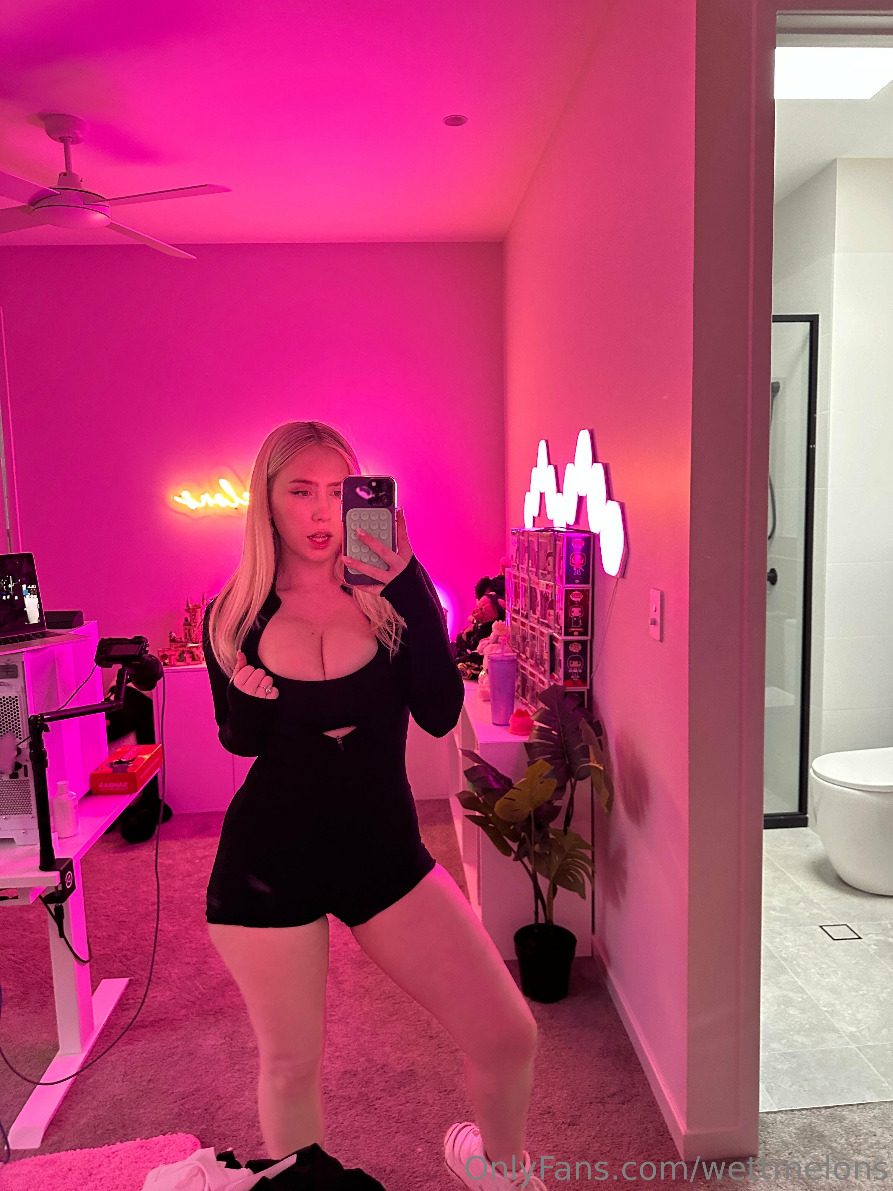 WettMelons OnlyFans Nude Leaks photo leak 1996 of 3957
