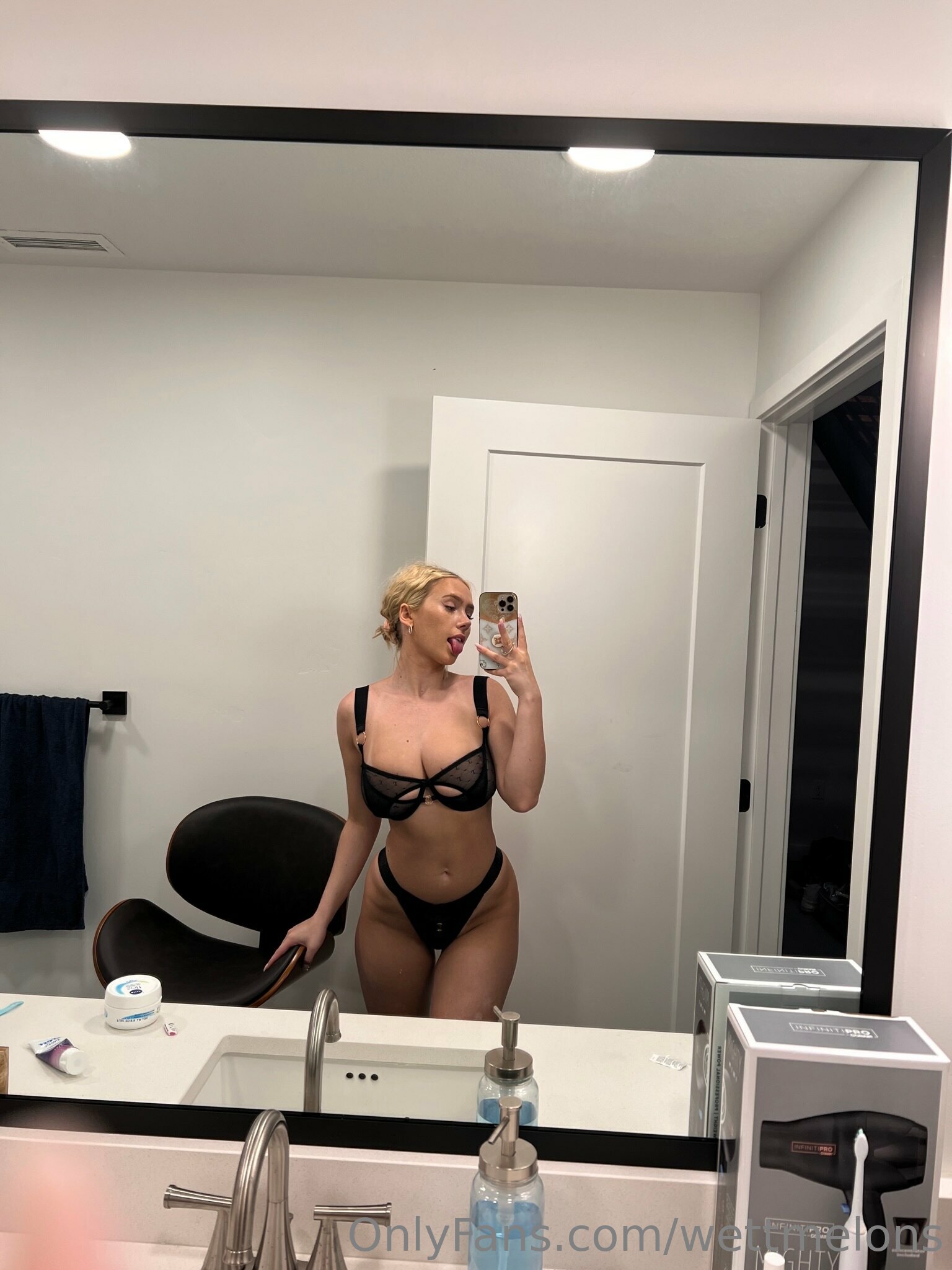 WettMelons OnlyFans Nude Leaks photo leak 2915 of 3957