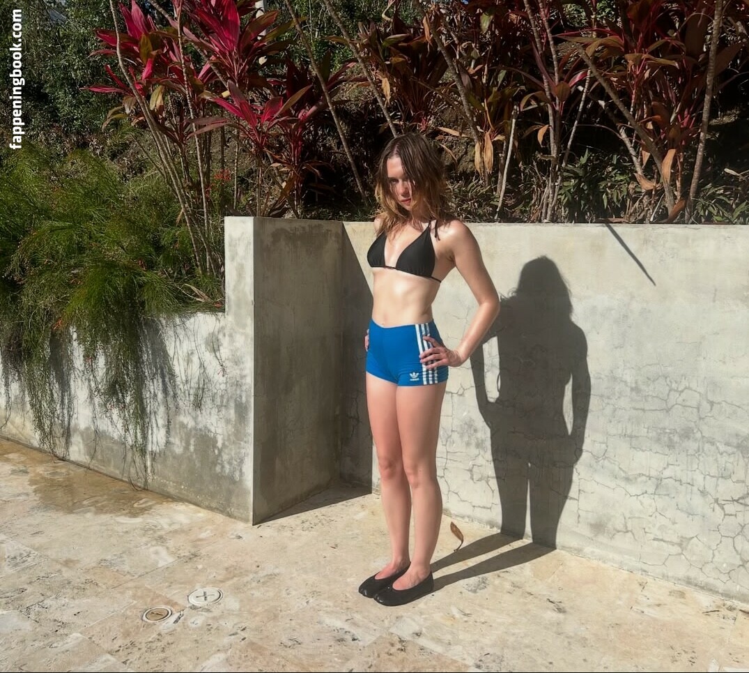 Veronika Slowikowska Onlyfans Nude Leaked Photos photo leak 25 of 29