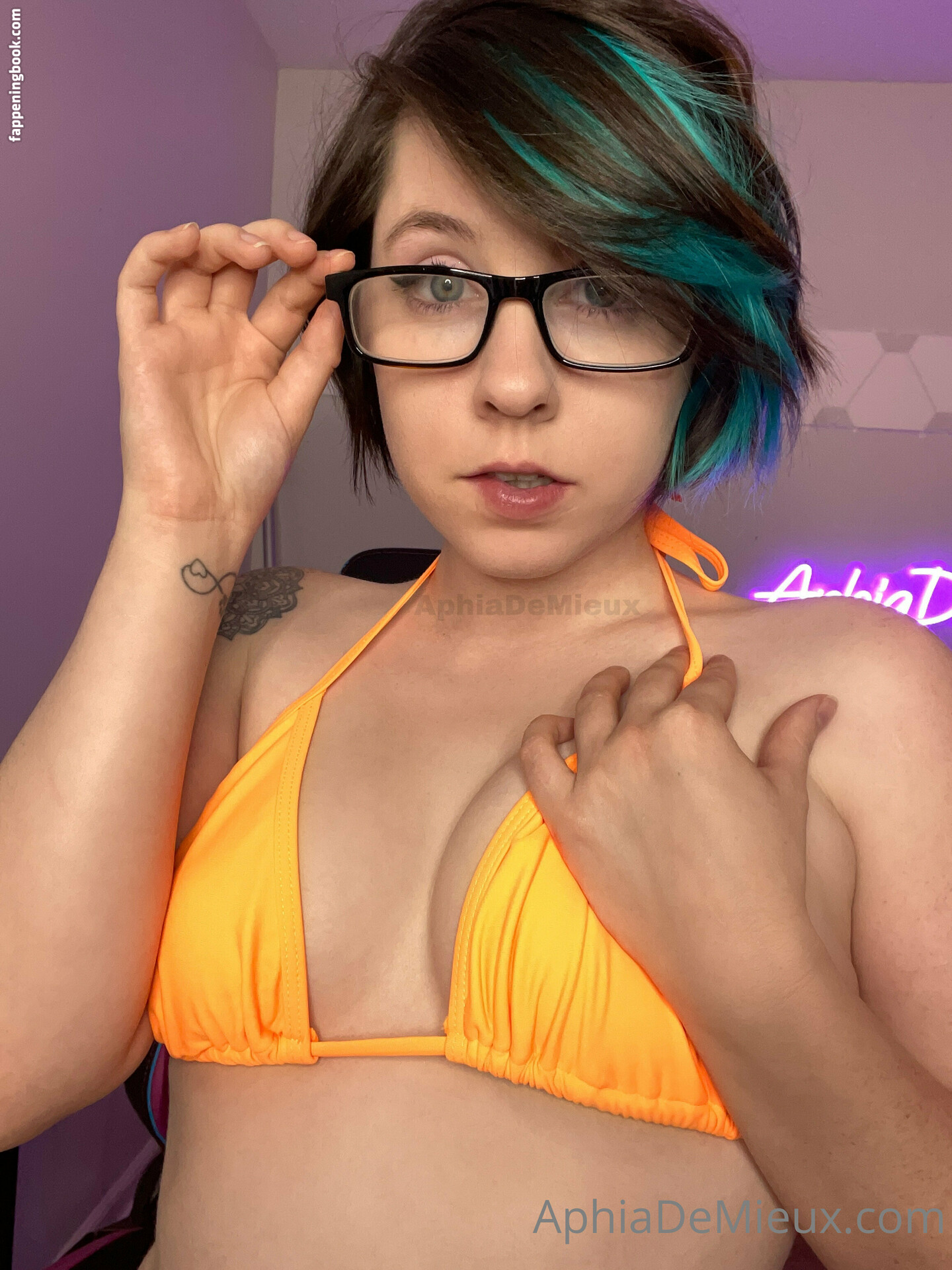 aphiademieuxpublic Onlyfans Nude Leaked Photos photo leak 16 of 26