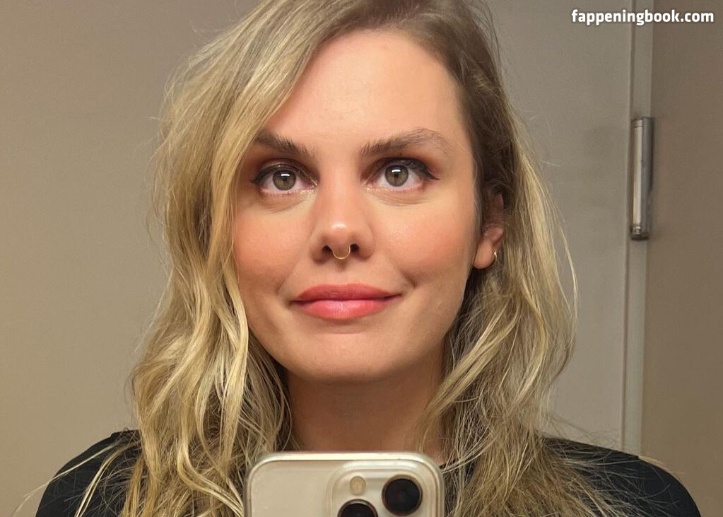 Coeur De Pirate Onlyfans Nude Leaked Photos photo leak 7 of 28