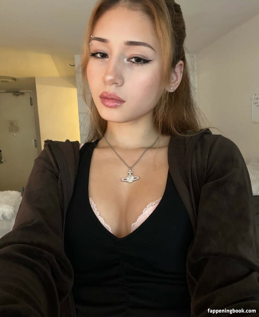 Emilykr0pp Onlyfans Nude Leaked Photos photo leak 3 of 26