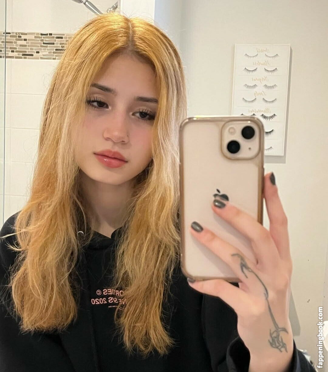 Emilykr0pp Onlyfans Nude Leaked Photos photo leak 6 of 26