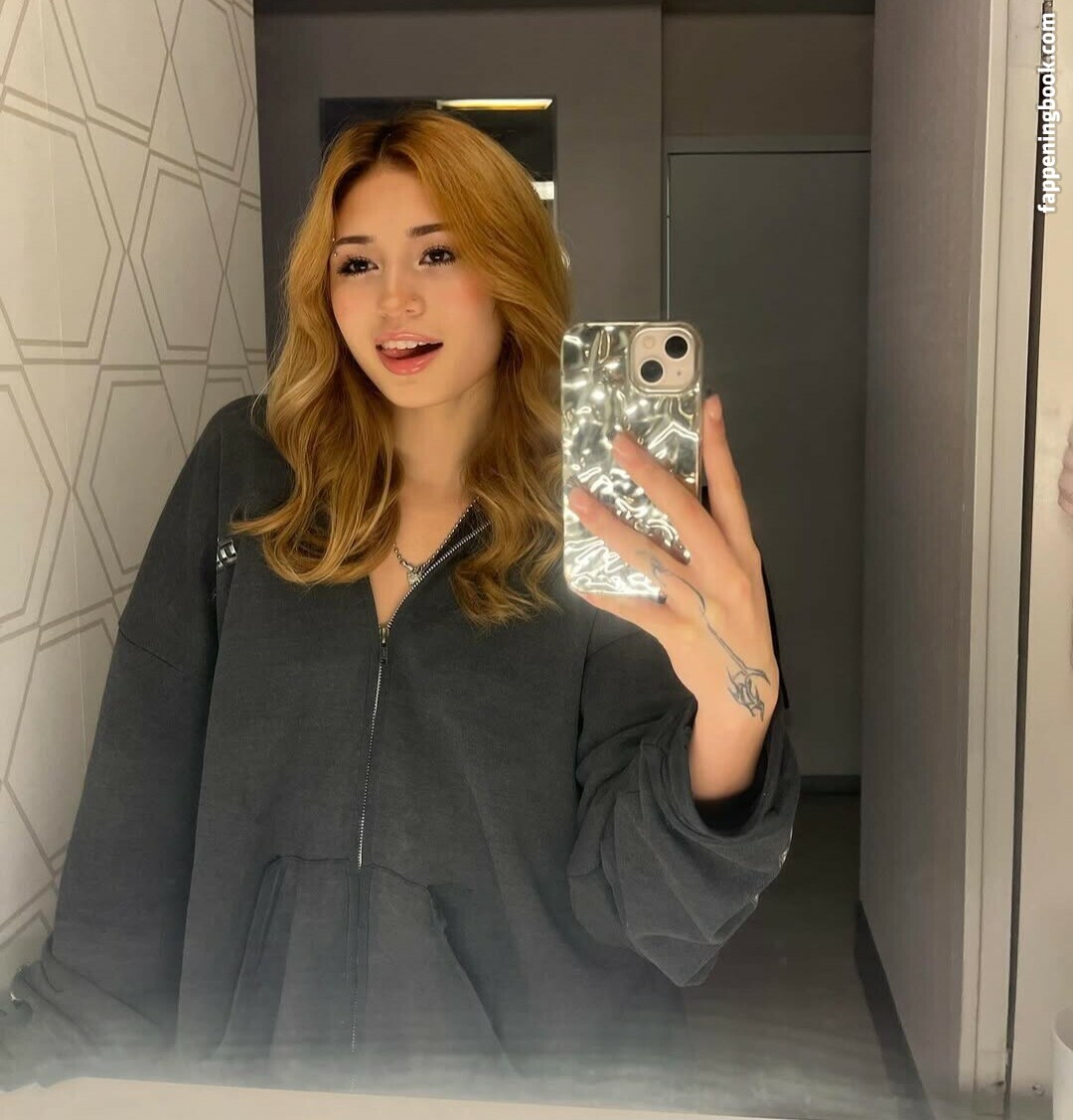 Emilykr0pp Onlyfans Nude Leaked Photos photo leak 12 of 26